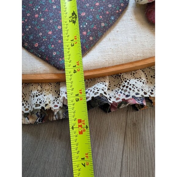 Handmade Oval Quilted Wall Hanging With Birds Flowers & Heart Design Ruffled Lac - Picture 6 of 7